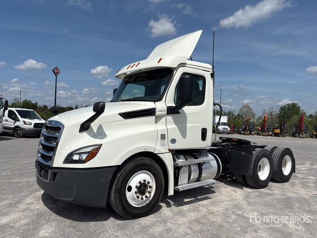 2019 Freightliner Cascadia 126 6x4 T/A Day Cab Truck Tractor