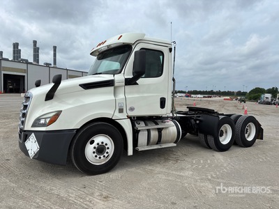 2019 Freightliner Cascadia 126 6x4 T/A Day Cab Truck Tractor