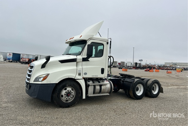2018 Freightliner Cascadia 126 6x4 T/A Day Cab Truck Tractor