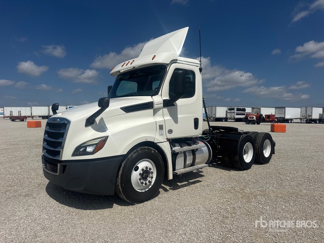 2019 Freightliner Cascadia 126 6x4 T/A Day Cab Truck Tractor