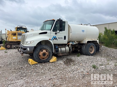 2015 International 4300 2000 gal 4x2 Camion cisterna de agua