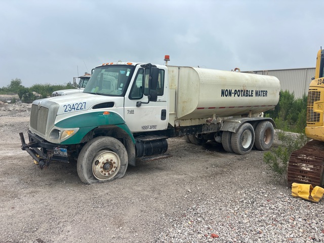 2003 International 7400 6x4 Water Truck