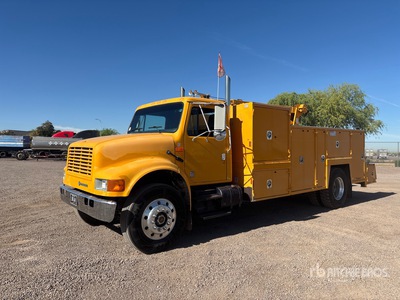 1993 International 4900 4x2 Camion de servicios