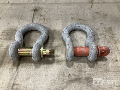 (260) W. H. Smith Hardware 7/8" Shackles