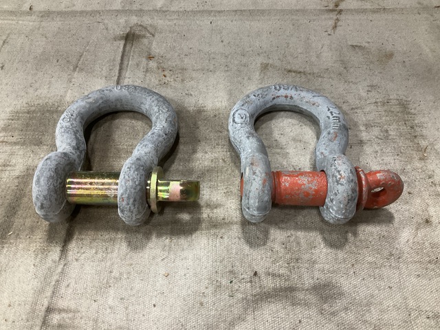 (260) W. H. Smith Hardware 7/8" Shackles (260) W. H. Smith Hardware 7/8" Shackles