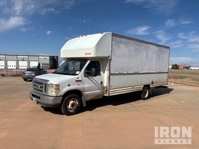 2008 Ford E-350 Cutaway 4x2 شاحنة فان