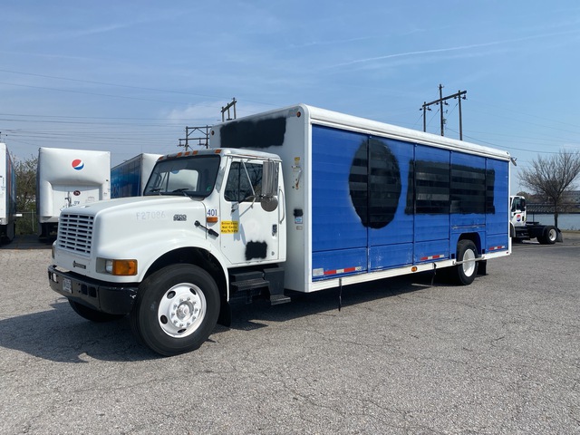 2001 International 4900 4x2 10 Bay Beverage Truck