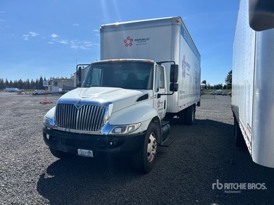 2002 International Durastar 4300 4x2 Van Truck