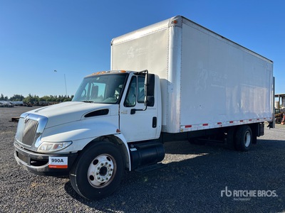 2002 International Durastar 4300 4x2 Furgoneta caja cerrada (Inoperable)