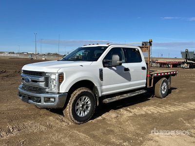 2019 Ford F-350 XLT 4x4 Crew Cab Camión Caja Abierta