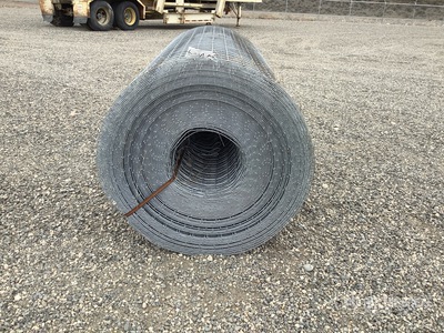 Quantity of (1) 400 ft x 6 ft Galvanized Roll of Livestock/ Deer Clôture (Unused)