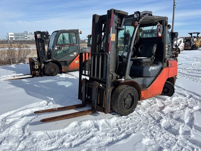 2007 Toyota 8FGU30 5820 lb Pneumatic Tire Forklift (Inoperable)