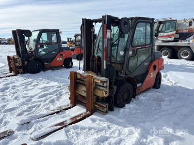 2015 Toyota 8FD35U 5150 lb Pneumatic Tire Forklift (Inoperable)