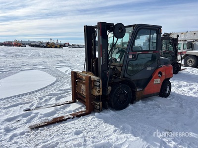 2017 Toyota 8FD35U 5150 lb Pneumatic Tire Forklift (Inoperable)