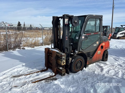 2018 Toyota 8FD35U 5150 lb Pneumatic Tire Forklift (Inoperable)