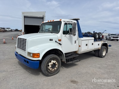1995 International 4000 4x2 Tow Truck