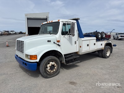1995 International 4000 4x2 Tow Truck