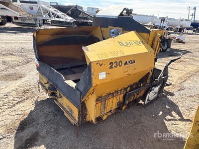 Blaw-Knox DM-5500 Track Asphalt Paver