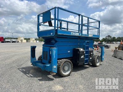 2014 Genie GS-5390 RT Dual Fuel 4x4 Plateforme élévatrice à ciseaux