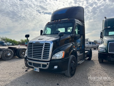 2018 Freightliner Cascadia 113 4x2 تراكتور شاحنة (أحادي المحور)