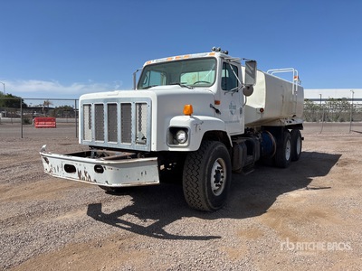 2000 International F-2674 4000 gal 6x4 Water vrachtwagen