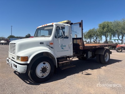 1999 International 4700 4x2 Flatbed Truck