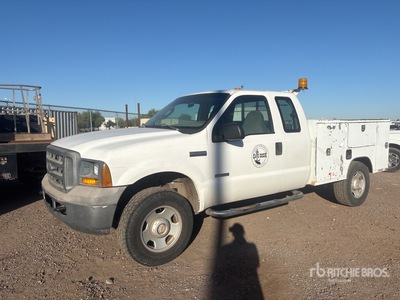 2005 Ford F-350 XL 4x4 Extended Cab Utility Truck