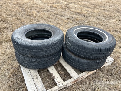 Quantity of (4) Michelin P235/75R15 اطارات المواصلات