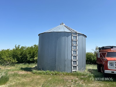 +/- 2500 bu Wooden Grain Bin