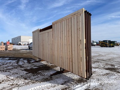 Quantity of (4) 24 ft Portable Corral Panels / Clôture anti-vent