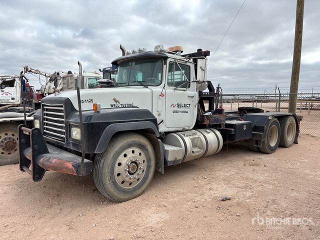 2004 Mack RD688S 6x4 Winch Truck