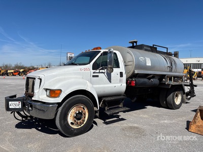 Etnyre 2000 gal on 2007 Ford F-750 4x2 Asphaltverteiler-Lkw