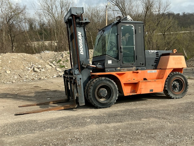 2007 Doosan D130S-5 26550 lb Pneumatic Tire Forklift