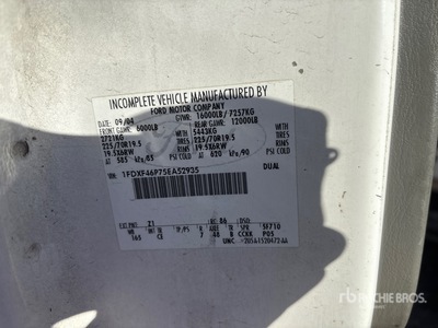 2005 Ford F-450 4x2 Flatbed Truck