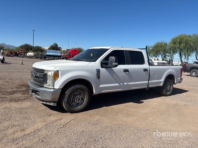2017 Ford F-250 XL 4x2 Crew Cab بيك اب