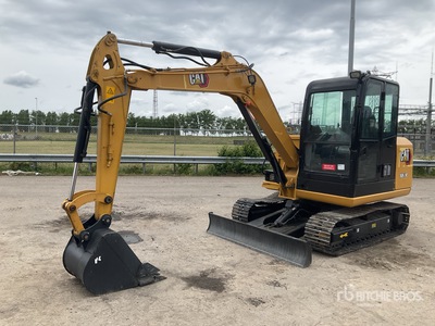 2011 Cat 305.5E2 حفارة صغيرة