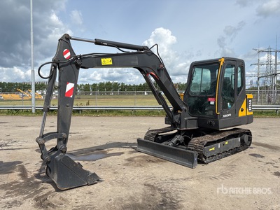 2015 Volvo EC55D حفارة صغيرة