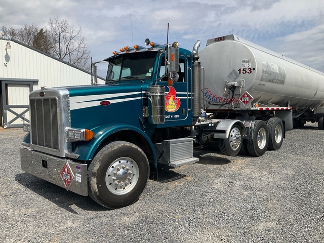 2006 Peterbilt 378 8x4 Tri/A Day Cab Truck Tractor 2006 Peterbilt 378 8x4 Tri/A Day Cab Truck Tractor