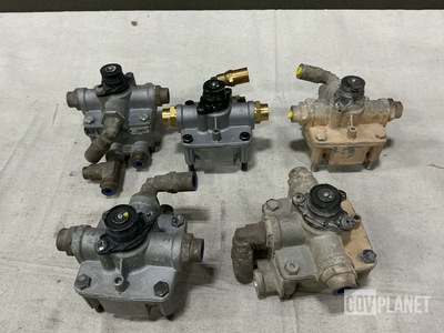 (5) Wabco 9730112000 Relay Valves