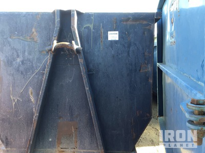 Quantity of (2) 30CuYd 20 ft Contenedor de rodillo