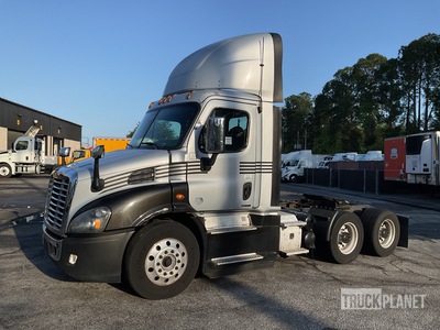 2017 Freightliner Cascadia 113 6x4 T/A Day Cab Truck Tractor