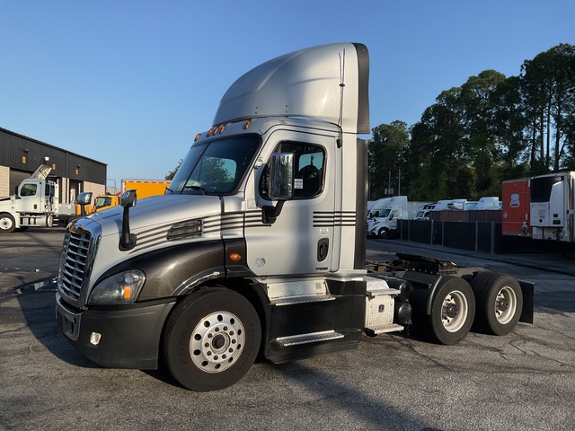 2017 Freightliner Cascadia 113 6x4 T/A Day Cab Truck Tractor