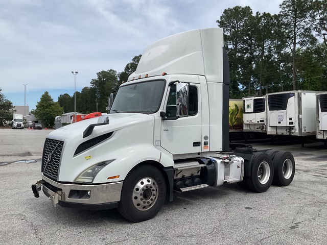 2020 Volvo VNL 300 6x4 T/A Day Cab Truck Tractor 2020 Volvo VNL 300 6x4 T/A Day Cab Truck Tractor