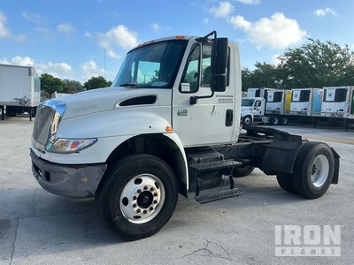 2006 International 4400 4x2 S/A Day Cab Truck Tractor