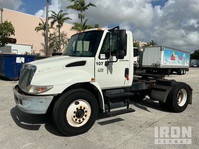 2006 International 4300 4x2 S/A Day Cab Truck Tractor