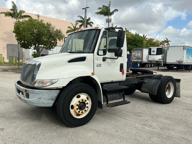 2006 International 4300 4x2 S/A Day Cab Truck Tractor