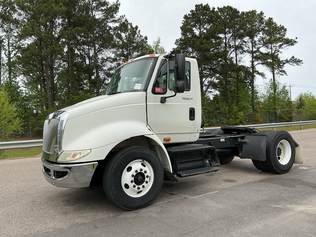 2009 International 8600 6x2 T/A Day Cab Truck Tractor