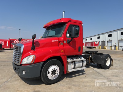 2012 Freightliner CA125DC 4x2 S/A Day Cab Truck Tractor