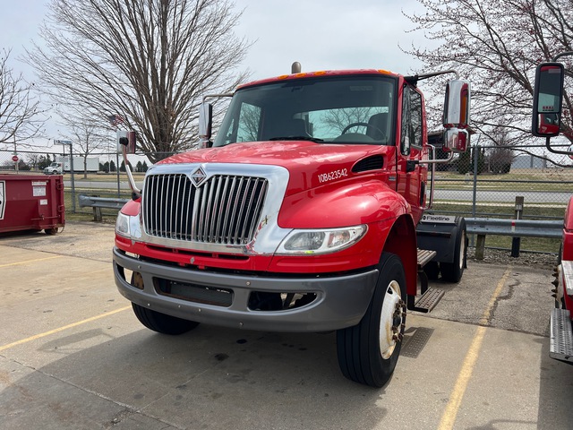 2010 International 4400 SBA 4x2 S/A Day Cab Truck Tractor