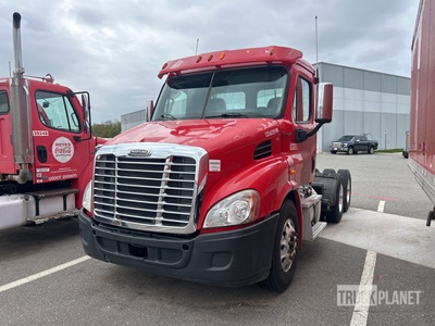 2013 Freightliner Cascadia 113 6x4 T/A Day Cab Truck Tractor